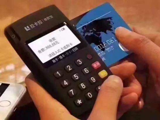 POS機(jī)辦理：用POS機(jī)刷一萬塊錢要扣掉多少錢？